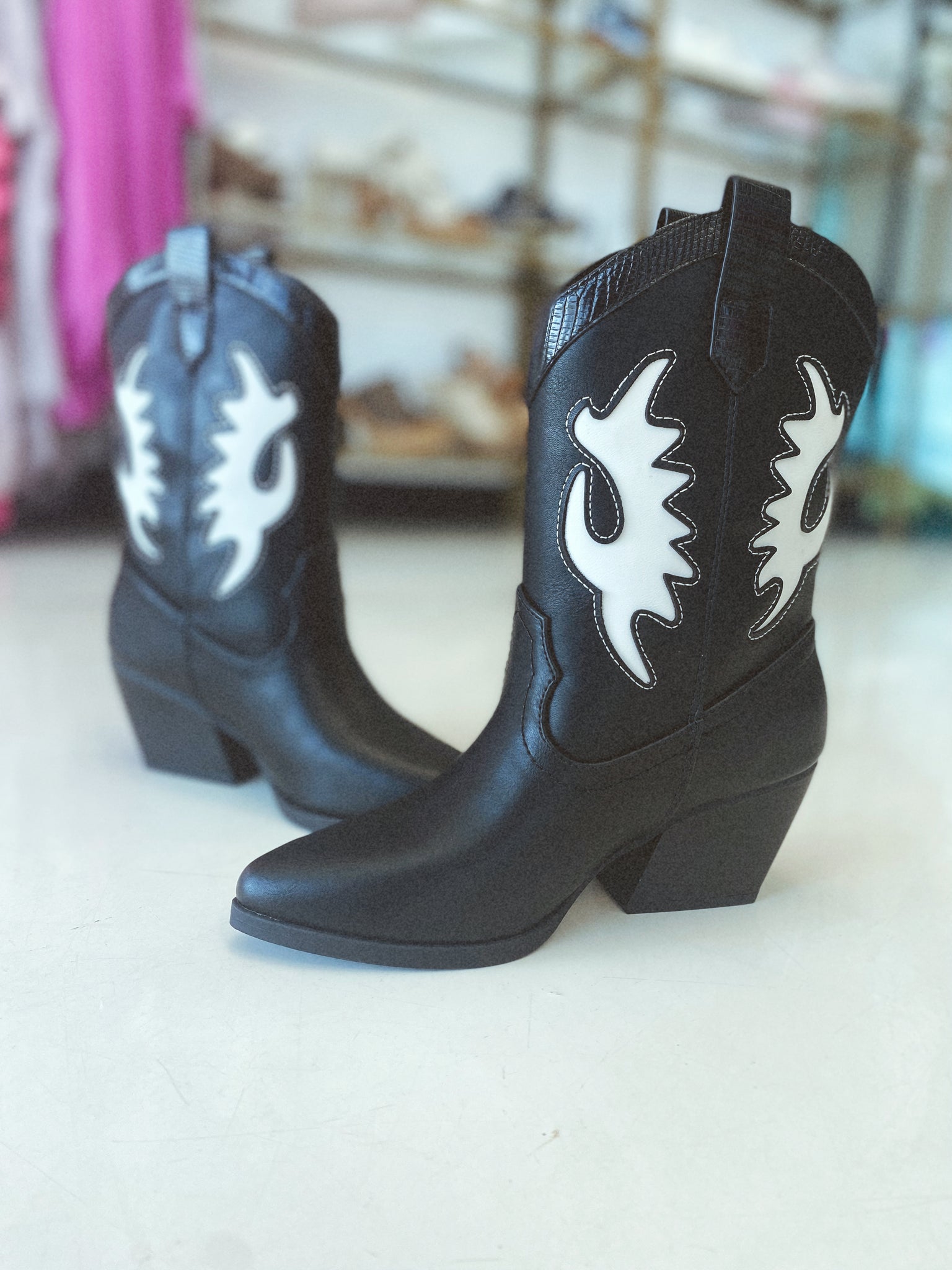 Loca Bootie// Black